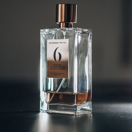 6 - Jasmin, Sandalwood, Oriental Musk (Eau de Parfum) - Rosendo Mateu - Olfactive Expressions