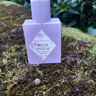 💜🍄🥰 Heute bin ich wild, sprühte das Veilchen und machte sich auf den Weg. Vielen herzlichen Dank für Eure Besuche bei dem Wilden Veilchen. Ich freue mich sehr über Eure Begleitung meiner Fotos. Ich wünsche Euch ein schönes Wochenende mit Sonnenschein und guten Düften. Lg💜🍄🥰