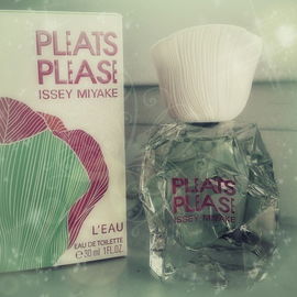 Pleats Please L'Eau - Issey Miyake