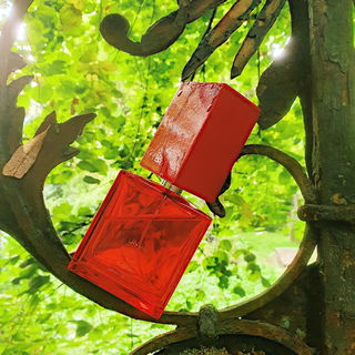 Lichtflossen in gläsernen Sauerstoff Flaschen # Toxisch.Bläulich.Die Angst. Beamerstaub.Kabelschmauch # Es bleibt noch Zeit # für einen Campari