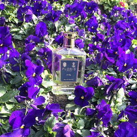 Floris‘ Herren-Klassiker im bunten Blumenmeer!