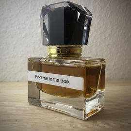 Zur Dokumentation - Flakon ist original und keine Abfüllung. Es handelt sich hier um den 30 ml-Flakon. Die 45 ml-Variante kommt im Schmuckflakon.