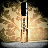 Cremige Blumen aus Leder (von Floyd)