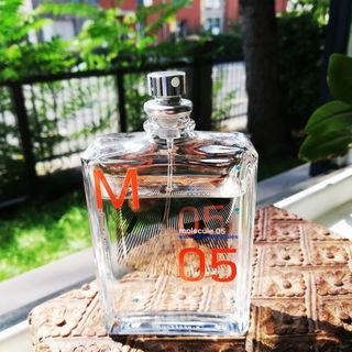 Molecule 05 - Escentric Molecules