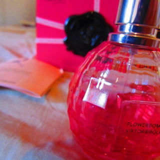 Flowerbomb La Vie en Rose 2011 - Viktor & Rolf