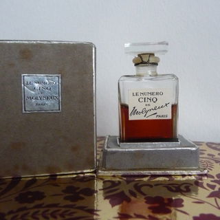 Le Numéro Cinq / Le Parfum Connu (Extrait) - Molyneux