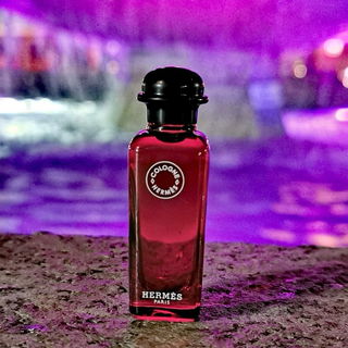 *Rhabarber - Trilogie* Teil 3 - Die Farben wurden nicht bearbeitet, das ist ein Brunnen mit wechselnder Beleuchtung :-)