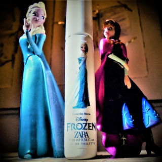 Die 3 duften 2: Meine Tochter tritt offiziell dem Wettbewerb der Parfumofotografen bei