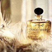 …. ein Armani-Mini auf einem Deko-Osterkranz mit Federn :) …. und wieder wundervolle Anmerkungen dazu, die mich riesig freuen! 🤗 … ganz herzlichen Dank an Euch und Eure schönen Feedbacks 💛💛💛 (von IrisNobile)