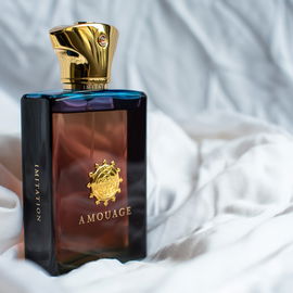 Hunting for a masculine floral, I tried Reflection Man, Portrayal Man, Mefisto, Mefisto Gnetiluomo and several other's.... But this weird little floral and cashmere fragrance kept calling me back.