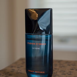 Way cheaper than JPG Paradise Garden, and better if you are over 35 and don't go to nightclubs. Another solid Nathalie Lorson fragrance.
