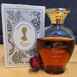 steinobstfrisch, nelkenzimtwärmend, zentifolienfein, würzigweich elegant.... 💖😍 Herzlichsten Dank an Ausnahmeparfumeur Edmond Roudnitska für diese Ode and die Weiblichkeit und dessen zeitlose Schönheit. 👏🙏