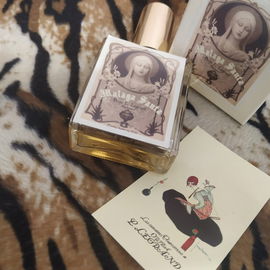 Amber & Rosewood - Label