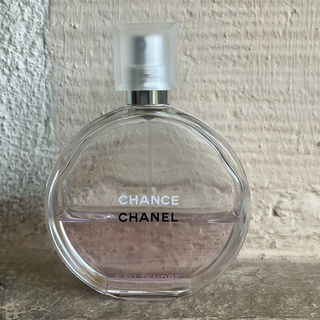 Zart, fruchtig, blumig, elegant. Eben Chanel.
