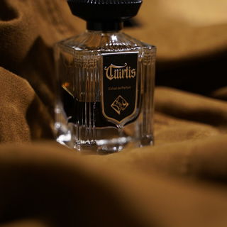 Cuirtis by Areej Le Doré