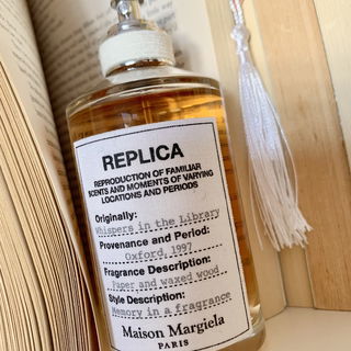 Whispers in the Library von Maison Margiela