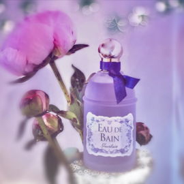 Glück ist ein Parfüm, das du nicht auf andere sprühen kannst, ohne selbst ein paar Tropfen abzubekommen~Ralph Waldo Emerson