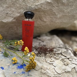 In Woman Red - La Rive