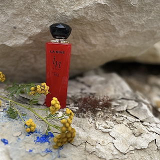 In Woman Red - La Rive