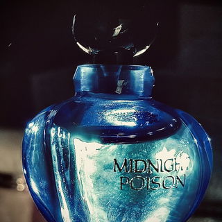 Weil dieser kleine Flakon einfach soo schön ist … 💙🖤🩵