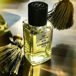 N°19 (Eau de Toilette) - Chanel