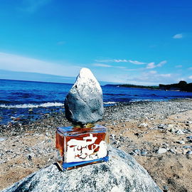 Ostsee 🪼 Erinnerungen 2023. Der zähe Mix aus zartem Waldhonigwickel,Kautschuk-Pissoir, Himbeerkaugummi,warmen Moschus verwandelt sich in einen fantastischen Geruch - gesüßt mit Tonkabohnen - der von feuchterdigen Elementen abgerundet wird. Vielen Dank allen. ☺️
