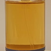 Der Flakon ist 9,8 cm hoch. (von SebastianM)