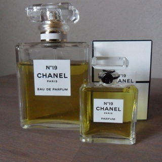 N°19 (Parfum) von Chanel