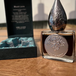 Musk Lave von Areej Le Doré