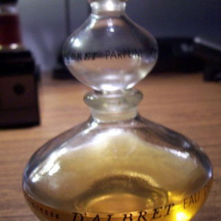 das ist ein Doppel-Flakon, im unteren Bereich ist Eau de Parfum und im oberen war Parfum enthalten