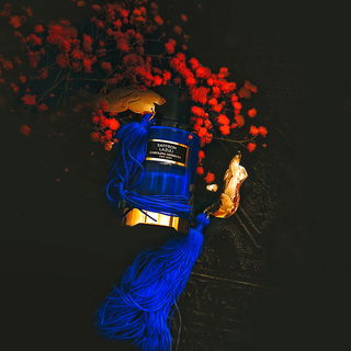 Saffron Lazuli von Carolina Herrera