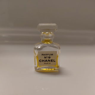 N°19 (Parfum) von Chanel