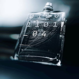 Danke allen :-) Endloskette Javanol #_Alles|Nicht greifbar...SO.Alles in diesem Zimmer hatte es eilig. Ein Blick zur Uhr. Und dann kam dieser Einhornduft - glänzend/schwerelos/sandelsoft flüchtig/zitrisch/molligwolkig