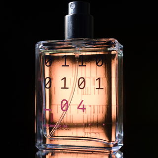 Thanks a local parfum collector, I have finally managed to get a transparent bottle. Wanted to take a photo like this for a good while now. This Escentric 04 is an especially nice minimal bottle, and a great scent. Hope you like it. 🙂 IG:kolinmarchand