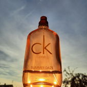 Die letzten Sonnenstrahlen durchdringen den Flakon in meinem Garten..freut mich wenns euch gefällt, danke (von Scena2010)