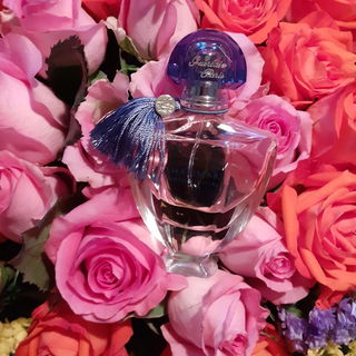 Danke für Eure lieben Kommentare. Dieser Shalimar ist zwar mehr als nur blumig, aber mit der Üppigkeit und den Farben trifft es ihn doch ganz gut, wie ich finde. Und so konnte ich den Strauß auch gleich verewigen.