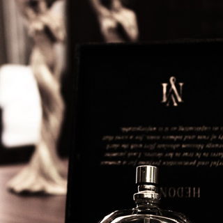 Hedonist - Viktoria Minya