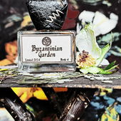 Buttrigflauschige Sandelbläschen sprudeln aus kühlenden Blauoud - Iris - Blütenkelchen.Thuja - Triebspitzen - Tinktur dimmt florale Ekstase. ⛲ VIELEN DANK ALLEN. (von Seejungfrau)