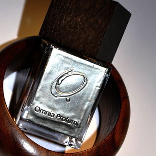 Ambra von Omnia Profumi