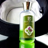 Leicht errötet und entzückt ... [ Viola odorata ]  Herzlichen Dank  @ K. H. (von Violaodorata)