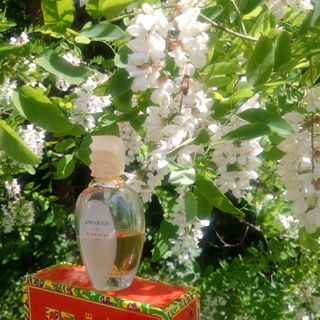 Black locust flowers - for me one of the main notes in Amarige