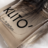 Eine schwarze Feder/Watte/Penatenpuder & Niveacreme - mit Puderzucker bestäubt ;-) Dankeschön allen (von Seejungfrau)