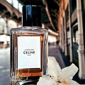 Wenn man aufsteht, wenn die anderen Touristen noch schlafen... die Attraktionen menschenleer- so wie ich es mag. 🫢 Seit meiner Parfumo-Mitgliedschaft müssen immer zig Flakons mitreisen. 🫣 (by MonAmour)