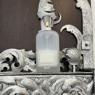 Ich konnte an der tollen, alten Tür nicht einfach so vorbei gehen 😉 Herzlichen Dank, dass ihr die Tür geöffnet habt. Dahinter ist der Dom zu Fulda 🌺