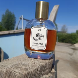 🌞🔥💙🥰 Valkyriensommer....Vielen lieben Dank für Eure Besuche bei mir und dem schönen Duft für einen sehr heissen Sommertag. Ich wünsche Euch einen schönen Tag und eine gute Restwoche. Alles Gute und liebe Grüße Kailani 🥰💙🔥🌞