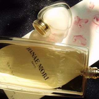 ..der unterschätzte Beerentraum von  Bernard Elléna...quasi einer der ersten japanischen Gourmand-Düfte;D