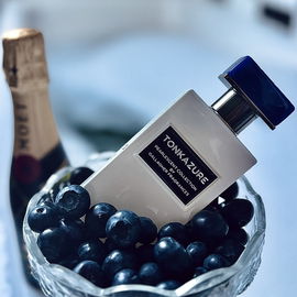 This summer smells like blueberries and champagne! 🫐🥂