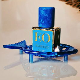 EO-Resin : Ein unblauer Blauwal. Eine Dünenlandschaft ohne Sand. Negara Brunei Darussalam : Dieselartiger Dschungelboden - Moschusgetränkt. 🪷  Vielen Dank allen. :-) Die Seifenschale bot sich gerade an. 🧜‍♀️