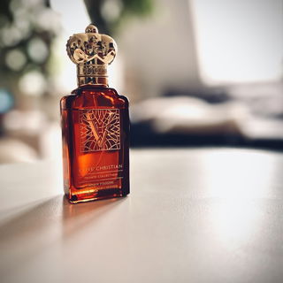 V: Amber Fougere - Clive Christian