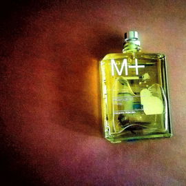 Molecule 01 + Iris - Escentric Molecules